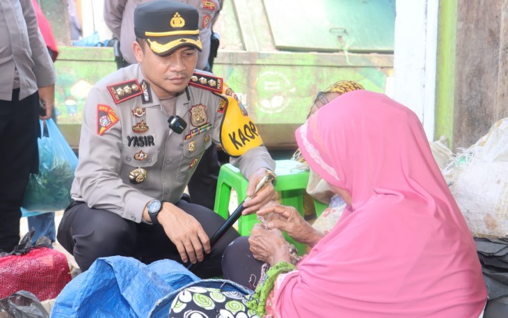 Kapolres Tapanuli Selatan (Tapsel), AKBP Yasir Ahmadi, SIK, MH, membangun komunikasi dan memperlakukan masyarakat, termasuk pedagang, bak orangtua sendiri