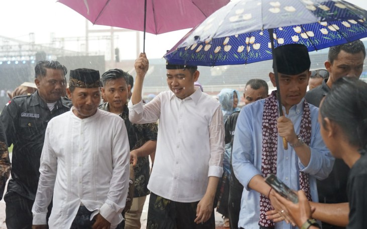 Cawapres Gibran Rakabuming Raka dalam apel akbar kebangsaan yang digelar di stadion Jember Sport Garden Jember, Rabu 10 Januari 2024.