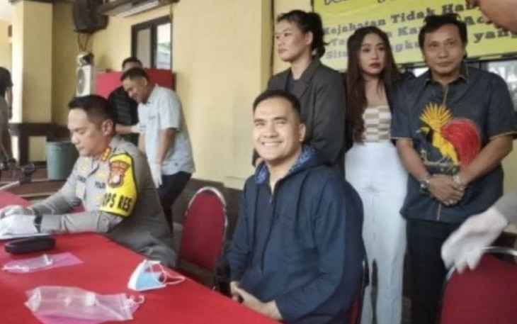 Saipul Jamil dalam jumpa pers, Sabtu (6/1/24).