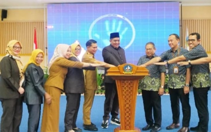 Bupati Bintan Roby Kurniawan SPWK saat Launching UHC