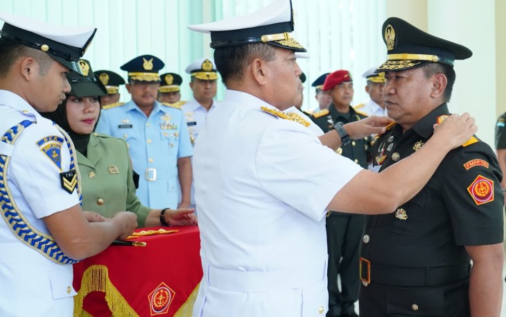 Jabatan Komandan Pusat Misi Pemelihara Perdamaian (PMPP) TNI resmi diserahterimakan dari Laksda TNI Retiono Kunto, S.E., CRMP., M.A.P., M.Tr.Opsla kepada Brigjen TNI Taufik Budi Santoso, bertempat di PMPP TNI Sentul Kabupaten Bogor, Jawa Barat, pada Senin (3/6/2024)