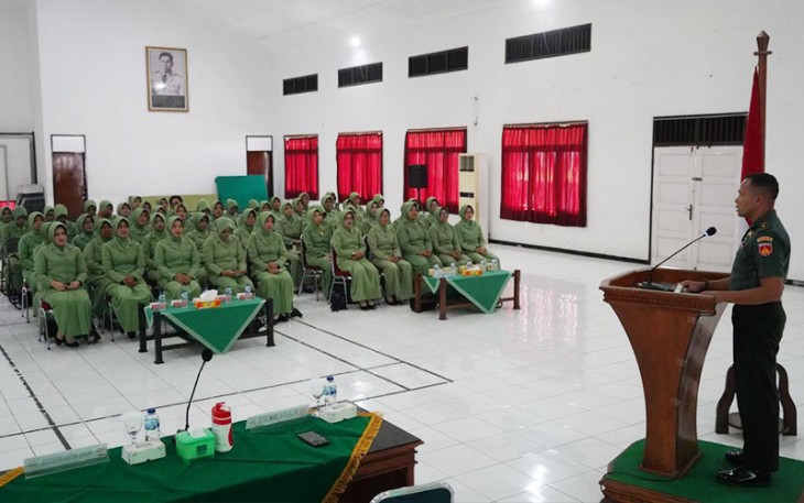 Danrem Wijayakusuma saat sosialisasi Netralitas TNI kepada anggota Persit KCK