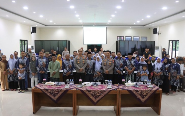 Kapolres Malang saat Lepas Puluhan Keluarga Kanjuruhan Ziarah Makam Para Wali Lima