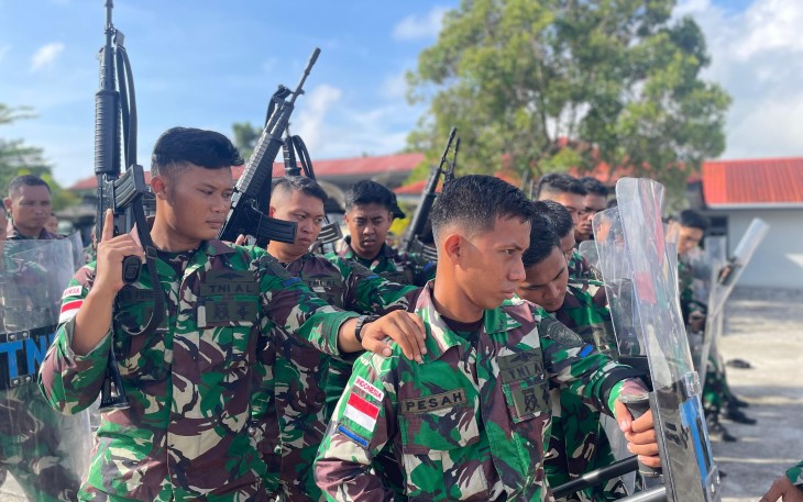  Pangkalan TNI Angkatan Laut (Lanal) Ranai menggelar latihan simulasi Penindakan Huru-Hara (PHH) dalam rangka persiapan P1 dan P2 tahun 2024, dalam hal ini kegiatan dipimpin langsung oleh Pasops Lanal Ranai, Mayor laut (P) Pitrajaya Burnama yang dilaksanakan di Lapangan Apel Mako Lanal Ranai Jl. Yos Sudarso No. 01 Kelurahan Batu Hitam Kecamatan Bunguran Timur Kabupaten Natuna Provinsi Kepulauan Riau, Rabu (10/01/2024)