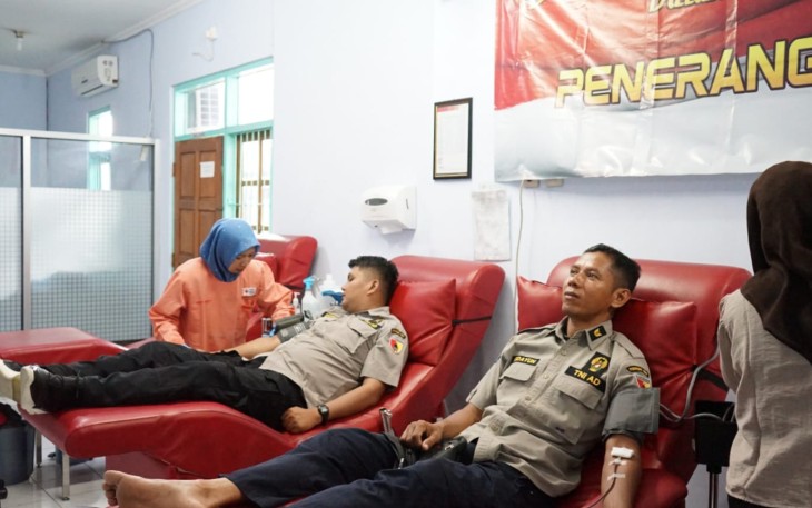 Dalam rangka memperingati HUT ke-73 Penerangan TNI AD tahun ini, Penrem 081/DSJ melaksanakan kegiatan bakti sosial berupa donor darah di Palang Merah Indonesia (PMI) Kota Madiun, Rabu (10/1/2024)