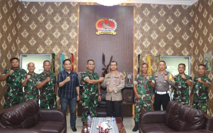 Kapolres Tapsel, AKBP Yasir Ahmadi, dan rombongan saat silaturahmi ke Danyonif 123/RW, Letkol Inf Emick Chandra Nasution, dan jajaran.