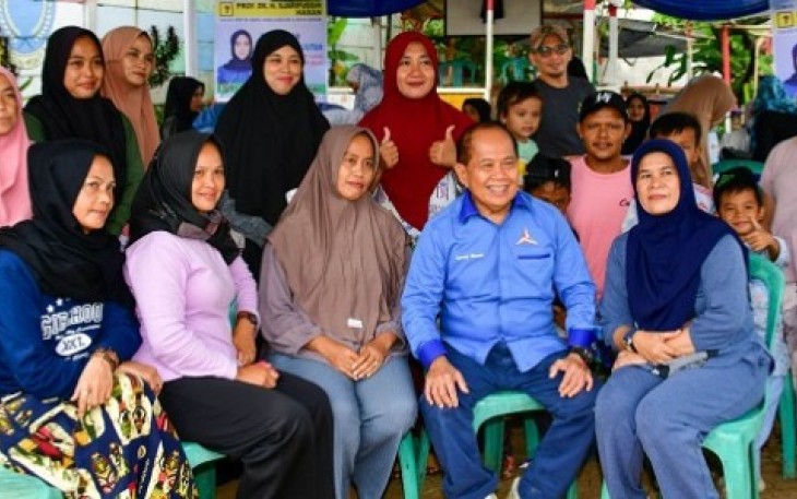 Wakil Ketua MPR RI yang juga Anggota Mejelis Tinggi Partai Demokrat, Sjarifuddin Hasan, aktif melaksanakan pengobatan gratis di Dapil Jabar 3