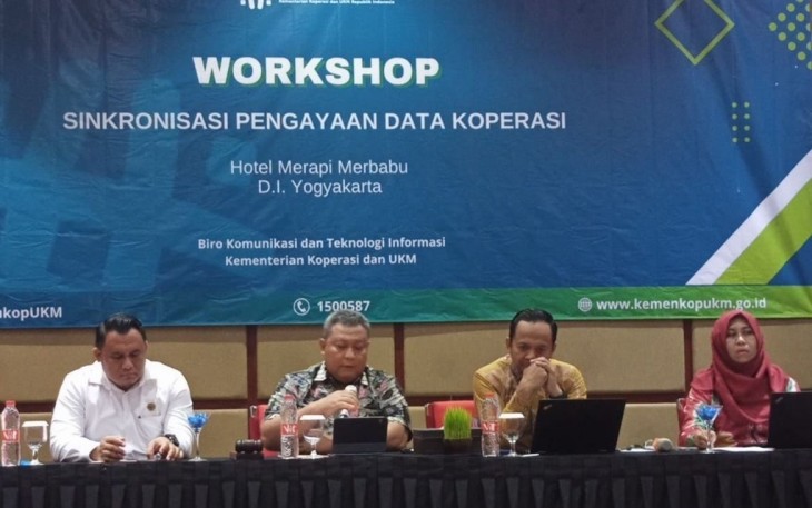 Kepala Biro Komunikasi dan Teknologi Informasi (KTI) KemenKopUKM Budi Mustopo saat membuka acara Workshop Sinkronisasi Pengayaan Data Koperasi di Yogyakarta, Rabu (6/3)