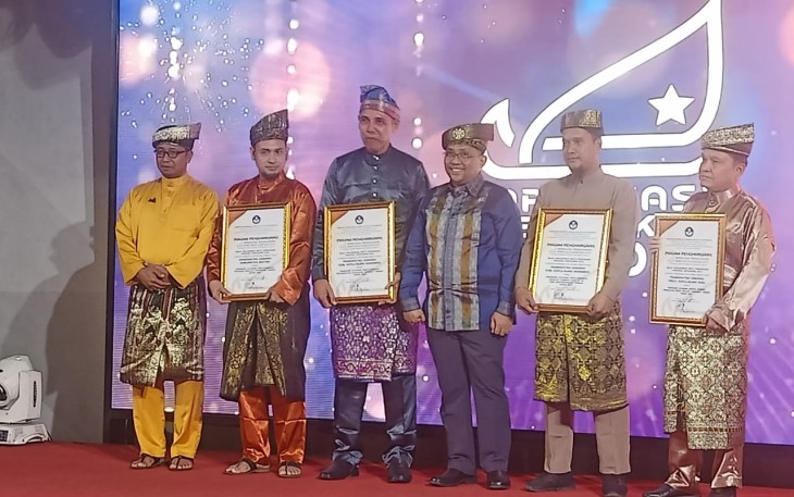 Penghargaan dari Balai Penjaminan Mutu Pendidikan (BPMP) Kepri diserahkan langsung oleh Muhammad Hasbi selaku Direktur Pembinaan Sekolah Dasar Direktorat Jenderal Pendidikan Anak Usia Dini, Pendidikan Dasar dan Pendidikan Menengah Kemendikbudristek RI, Rabu (24/01) di Ballroom Hotel Ibis Styles Batam.