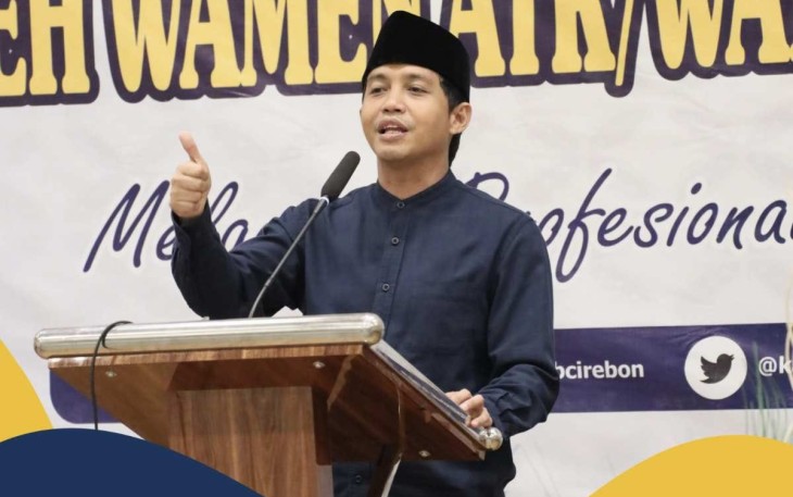 Wakil Menteri Agraria dan Tata Ruang/Wakil Kepala Badan Pertanahan Nasional (Wamen ATR/Waka BPN), Raja Juli Antoni menyerahkan 22 sertipikat tanah wakaf di Kabupaten Cirebon pada Kamis (14/03/2024)