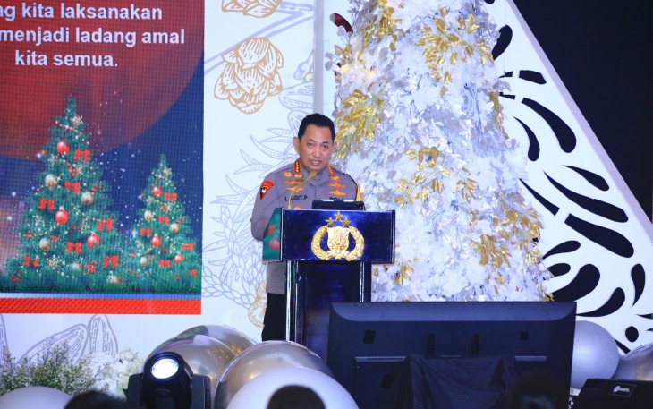 Kapolri Jenderal Listyo Sigit Prabowo berpesan kepada para tokoh lintas agama untuk turut menjadi pendingin suhu politik atau cooling system menjelang Pemilu 2024. Hal itu diungkapkan Sigit dalam Perayaan Natal Mabes Polri Tahun 2023 di Auditorium PTIK, jakarta, Kamis (11/1/2024)