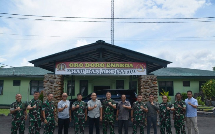 Dandim 1710/Mimika Letkol Inf Dedy Dwi Cahyadi sambut kunjungan kerja Waasops Kasad Bidang Siapsat Brigjen TNI Lucky Avianto, S.I.P., M.Si. beserta rombongan di Makodim 1710/Mimika jln. Agimuga Mile 32, Distrik Kuala Kencana, Kab. Mimika, Selasa (13/2/2024)