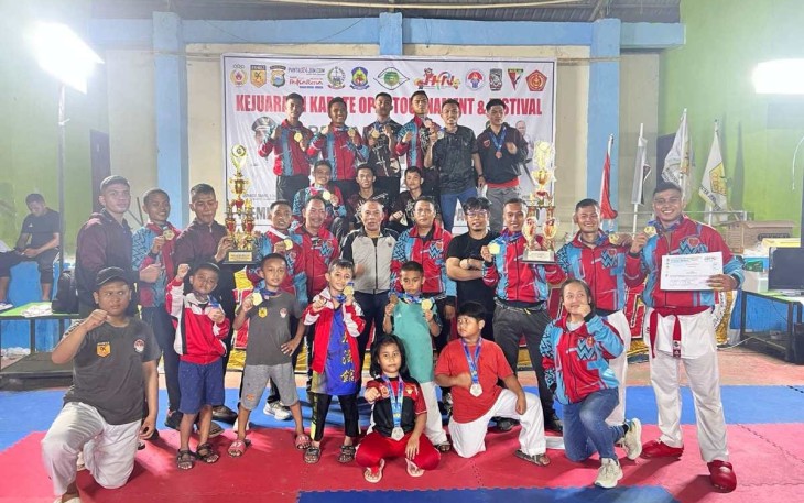 Atlet Karate Kodam XIV/Hasanuddin kembali menorehkan prestasi di ajang pekan olahraga Kejuaraan Karate PEWARTA (Persatuan Wartawan Turatea) Cup 2024 yang berkolaborasi dengan Federasi Olahraga Raga Karate-Do Indonesia (FORKI) Jeneponto, yang dilaksanakan pada tanggal 23 hingga 25 Februari 2024, di Gedung Olah Raga (GOR) Pemuda, Jl. Pahlawan, Kota Jeneponto. Minggu, (25/02/2024)