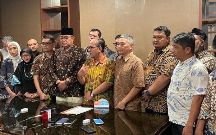 Kelompok masyarakat yang tergabung dalam Alumni Peruguruan Tinggi Negeri dan Swasta Se-Indonesia
