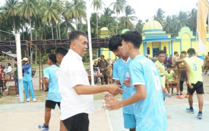 Bupati Natuna saat Apresiasi Kejuaraan Bola Volly Antar Pelajar Kecamatan Midai 