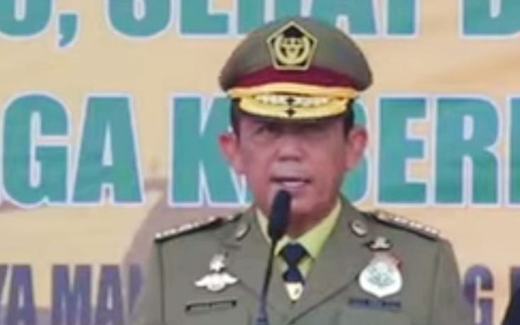 Gubernur Kepulauan Riau, H. Ansar Ahmad, saat memimpin apel peringatan Bulan K3 Nasional Tingkat Provinsi Kepulauan Riau di Halaman Gedung Daerah, Tanjungpinang, Senin (29/01). 