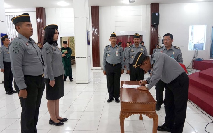 Pengangkatan dan Pengambilan sumpah/janji Pegawai Negeri Sipil sebanyak 28 orang di lingkungan Kanwil Kemenkumham Sumut, bertempat di Aula Soepomo Kantor Wilayah Lt. 5, Selasa (23/01/2024).