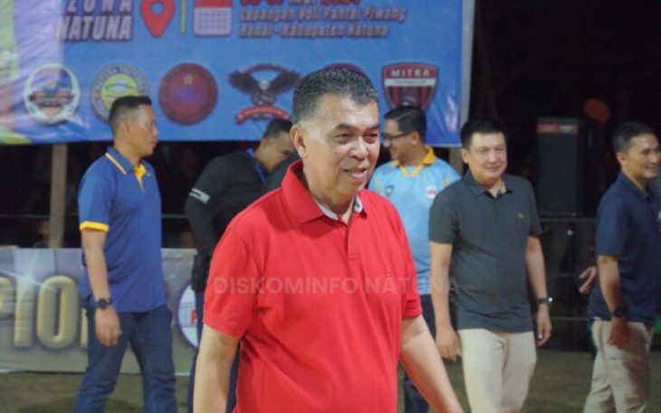 Bupati Natuna, Wan Siswandi secara resmi membuka  kejuaraan bola voli piala Gubernur Kepri 2024 katagori Putri U-23 zona Kabupaten Natuna. Bertempat di Wisata Geopark Pantai Piwang Kecamatan Bunguran Timur Kabupaten Natuna. Jum'at 03/05/2024. Pukul 19.30. Malam.