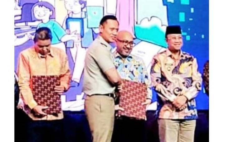 Gubernur Ansar Terima Penghargaan dari Kementerian ATR/BPN atas Perannya Sukseskan GTRA Summit 2023