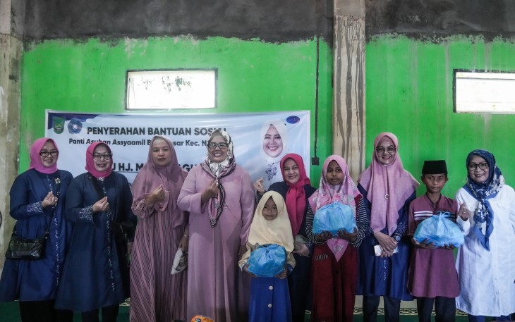Ketua Umum Pikori BP Batam Serahkan Bantuan Sembako