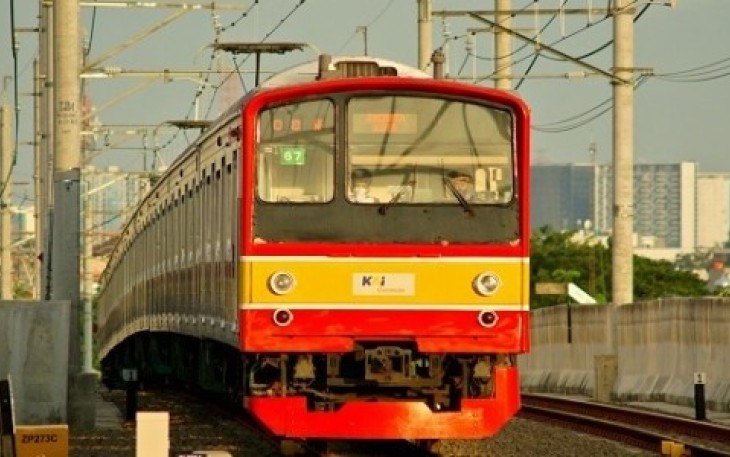 kereta rel listrik (KRL)