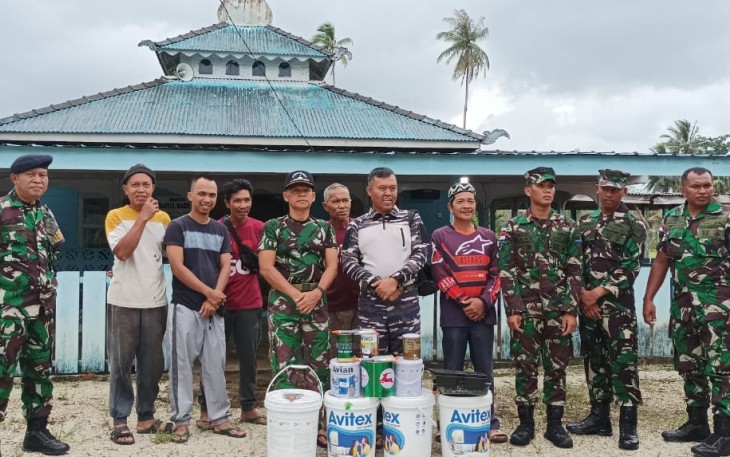 Lanal Ranai Kerja Bakti di Masjid Baitul Makmur