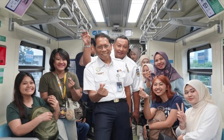 Dirut KAI saat Tinjau Pelayanan LRT Jabodebek