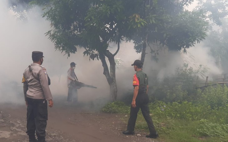 Babinsa Koramil Pilangkenceng Dampingi Fogging