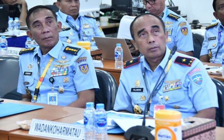 Wakil Komandan  Koharmatau Marsekal Pertama TNI Talawide, S.T., menghadiri acara Focus Group Discussion Teknologi Avionik Pesawat Tempur 2020-2024 di Gedung National Air & Space Power Center of Indonesia (NASPCI) Halim Perdanakusuma, Jakarta Timur, Rabu (31/01/2024)