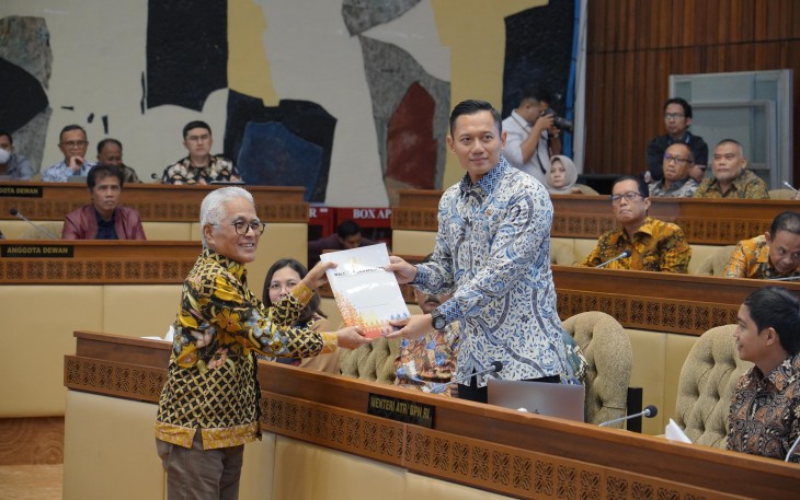 enteri Agraria dan Tata Ruang/Kepala Badan Pertanahan Nasional (ATR/BPN), Agus Harimurti Yudhoyono (AHY) melaporkan capaian kinerja serta rencana program kerja dalam Rapat Kerja Komisi II DPR RI dengan Kementerian ATR/BPN di Gedung Nusantara DPR RI, Jakarta pada Senin (25/03/2024)