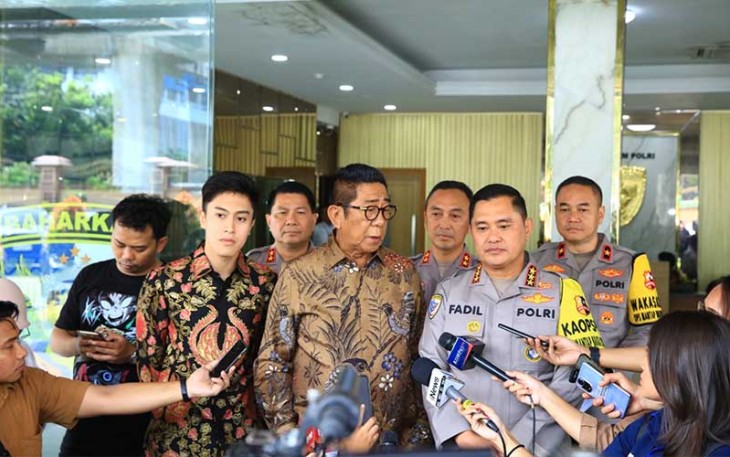 Advokat Henry Yosodiningrat bertemu dengan Kabaharkam Polri Komjen Pol Fadil Imran di Gedung Baharkam Polri, Jakarta, Senin (12/2/2024).