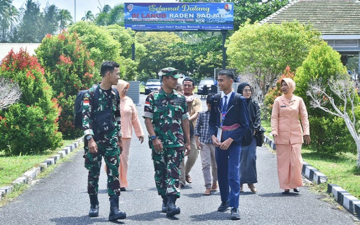 Keberangkatan Casis SMA Pradita Dirgantara ini di fasilitasi Lanud RSA menggunakan pesawat TNI AU, dari Lanud RSA  Natuna, Provinsi Kepulauan Riau, Jumat(1/3/2024).