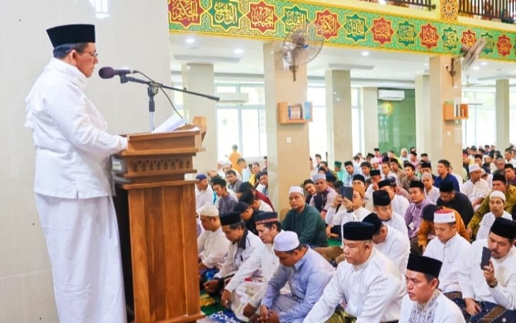 Gubernur Kepulauan Riau, H. Ansar Ahmad saat jadi Khatib Shalat Idul Adha
