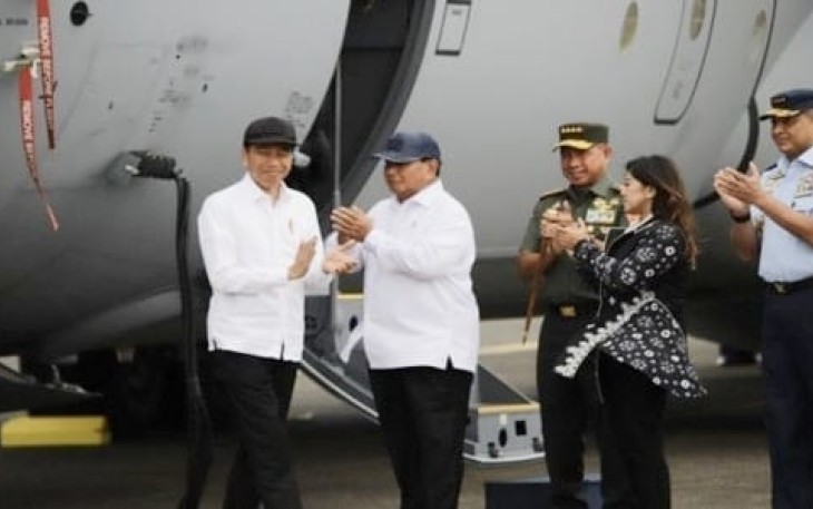 Ketua Komisi I DPR RI, Meutya Hafid saat mendampingi Presiden Joko Widodo dan Menhan Prabowo Subianto saat penyerahan pesawat C-130J A-1344 Super Hercules, helikopter AS-550 Fennec, dan helikopter AS-565 Panther dari Kementerian Pertahanan (Kemhan) ke TNI AU di Pangkalan TNI AU Halim Perdanakusuma, Jakarta, Rabu (24/1/24).