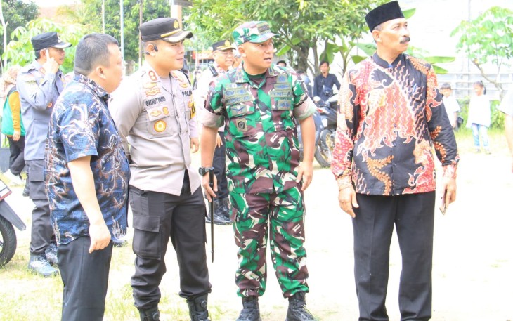 Dandim 0806/Trenggalek Letkol Czi Yudo Aji Susanto, S.Sos., M.A., beserta Forkopimda terlibat langsung dalam memantu pelaksanaan Pemilu di sejumlah Tempat Pemungutan Suara (TPS).