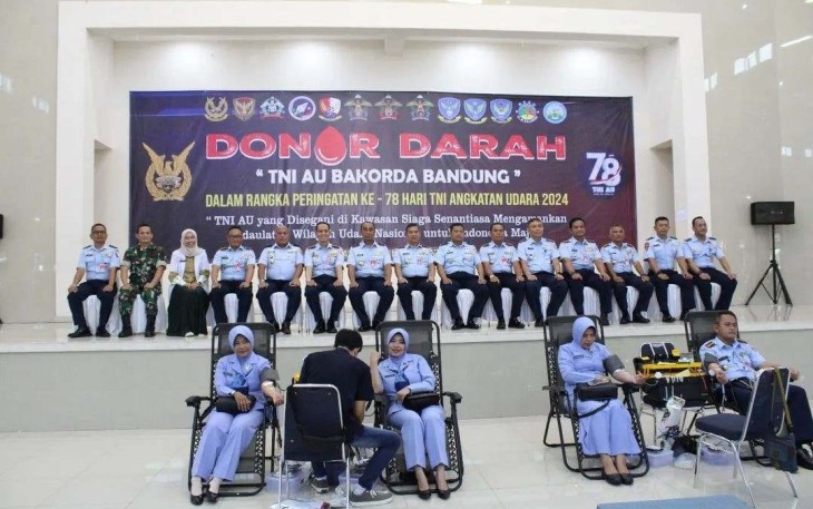  Menjelang peringatan ke-78 hari TNI Angkatan Udara tahun 2024, TNI AU Bakorda Bandung menggelar kegiatan bakti sosial donor darah bekerja sama dengan Palang Merah Indonesia Kabupaten Banjar, bertempat di Gedung Andromeda Lanud Sulaiman, Bandung, Kamis (07/03)