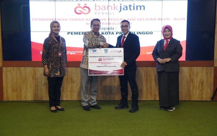 Bank Jatim saat Salurkan CSR Ke Pemkab Gresik dan Pemkot Probolinggo 