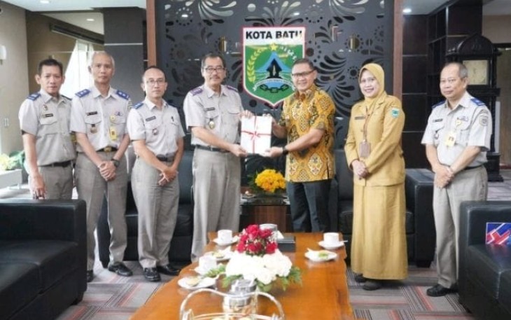 Pemerintah Kota Batu saat Terima 40 Sertifikat Tanah Jalan