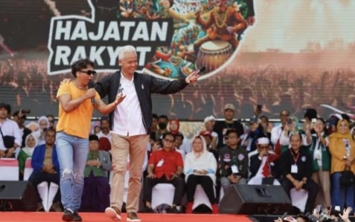 Ganjar Pranowo saat menghadiri Hajatan Rakyat Cirebon di Stadion Bima, Kota Cirebon, Jawa Barat, Sabtu, 27 Januari 2024.