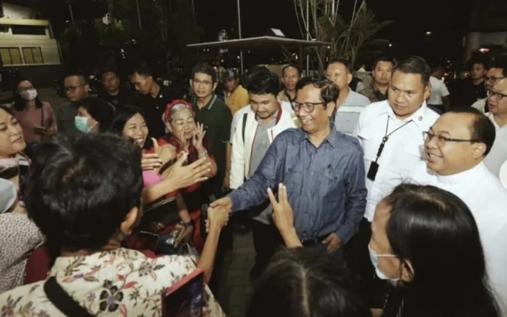 Mahfud MD saat Sambangi Gereja Santa Maria Surabaya dalam safari politik ke Surabaya, Jawa Timur pada Kamis (11/1/2024) malam.