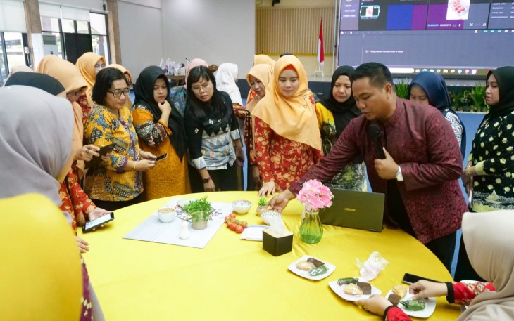 Anggota DWP Bintan saat Belajar Jadi Content Creator Pemula