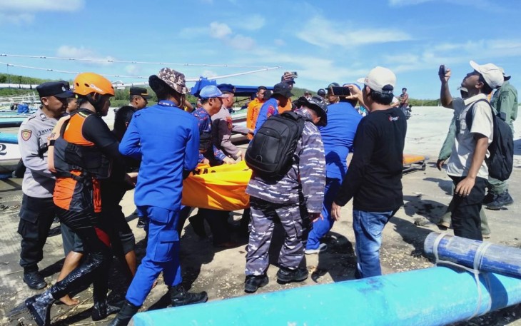TIM SAR Gabungan TNI AL Berhasil Temukan WNA Asal Australia yang Tenggelam di Pantai Wisata Grajagan Banyuwangi 