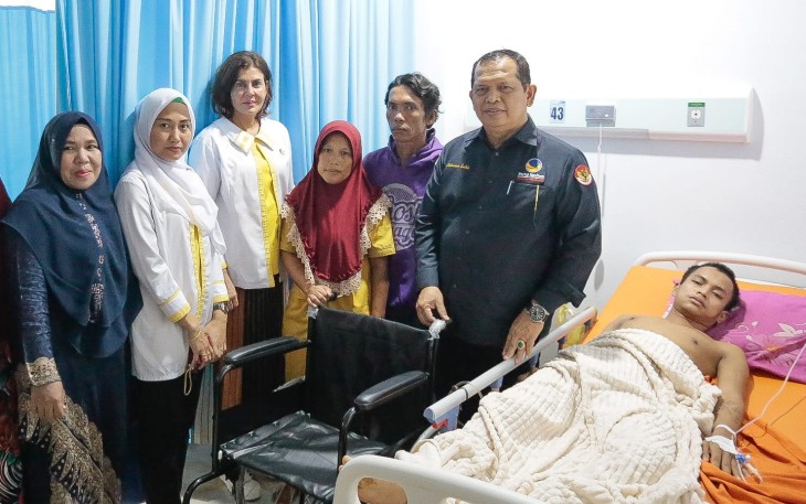 Adi Saputra anak dari Herlina (45) ini terpaksa dirawat inap di Rumah Sakit Umum Bidadari, Kabupaten Batubara  dengan bantuan yang diberikan oleh Datuk Limpah Kurnia Payung Negri atau  yang dikenal masyarakat luas sang pejuang duafa H Ikhwan SH MH dengan membuatkan BPJS kepada keluarga dan  Adi Saputra yang hampir mengalami kelumpuhan setelah jatuh dari atas pohon kelapa