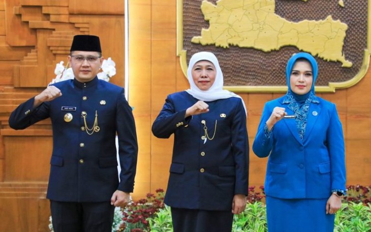 Gubernur Khofifah Serahkan SK Perpanjangan Masa Jabatan Pj Wali Kota Batu