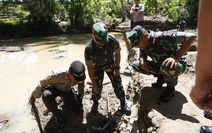Pangdam IX/Udayana di Area Pura Beji Banjar Jaga Satru, Desa Kediri, Kecamatan Kediri, Kabupaten Tabanan, Selasa (6/2/2024) 