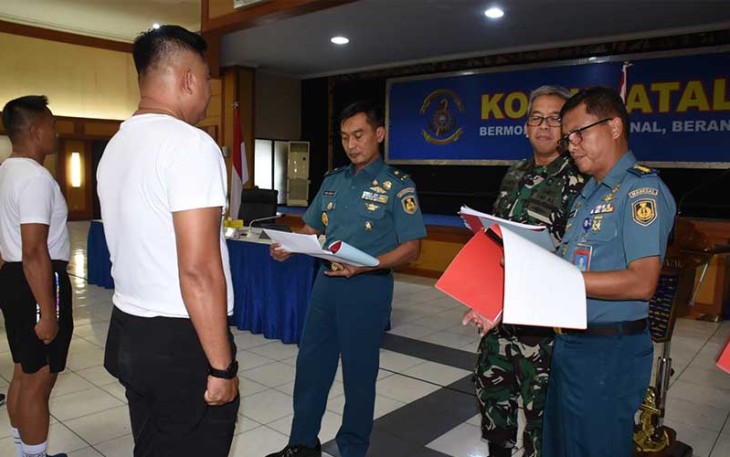 Sidang Pantukhir Diklapa TNI AL Angkatan 33 di Gedung Moeljadi Kodiklatal Bumimoro Surabaya. Rabu (07/02/2024).