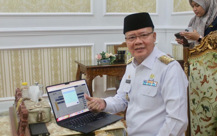 Gubernur Rohidin Mersyah melaksanakan Pengisian Laporan SPT Tahunan pada Rabu (21/2) di Balai Raya Semarak Bengkulu yang didampingi petugas Kantor Pelayanan Pajak (KPP) Pratama Bengkulu I