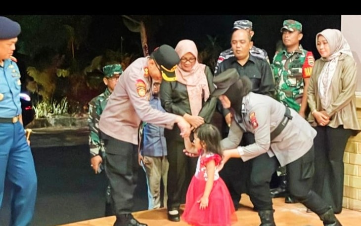 Kapolres Bintan AKBP Riky Iswoyo, S.I.K., M.M mengucapkan Selamat Natal 2024 dan menyambut Tahun Baru 2025 kepada seluruh masyarakat Kabupaten Bintan yang merayakan.