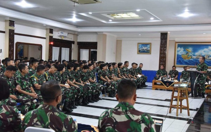 Menjelang penutupan pendidikan (Tupdik), sebanyak 129 Siswa Pendidikan Pertama Perwira Prajurit Karier (Dikmapa PK) TNI Angkatan Laut Angkatan 30 A TA. 2023 Kodikdukum, secara langsung menerima Pembekalan dari Komandan Kodikdukum (Dankodikdukum) Kodiklatal Laksma TNI Dr. Taufik Arief, bertempat di Aula Kodikdukum Kodiklatal, Bumimoro Surabaya.  Kamis (25/01/2024)