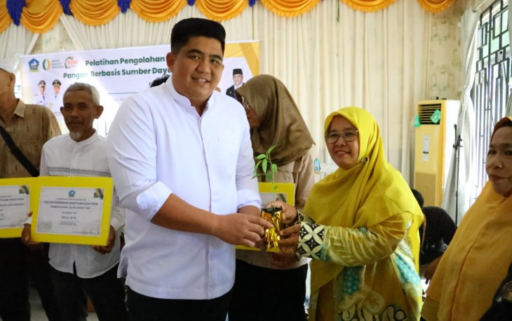 di Aula Kantor Kecamatan Toapaya, Rabu (08/05), Bupati Bintan Roby Kurniawan menyampaikan rasa optimisnya terhadap kemajuan pertanian di Bintan. 